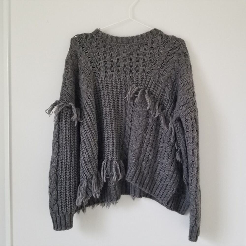 Cupcakes & Cashmere Gray Fringe Sweater size Large - Picture 4 of 10